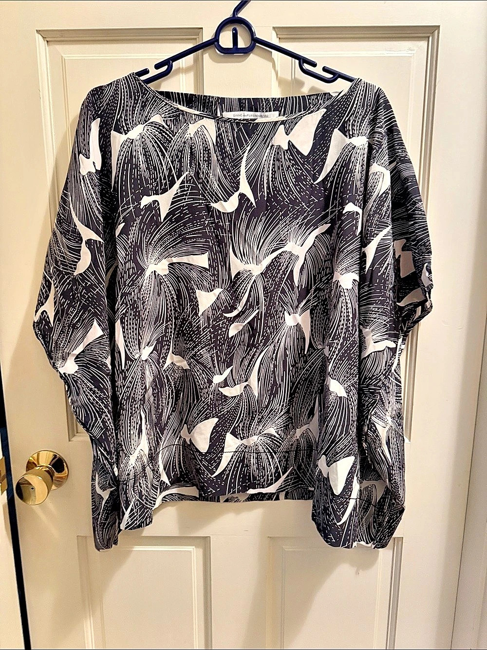 Diane von Furstenberg Abstract Print Blouse in Black & White Size M/L